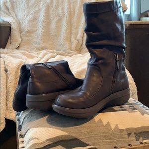 Fitflop size 9 chocolate brown boots